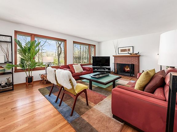 4th image of 470 Canyon Dr NE