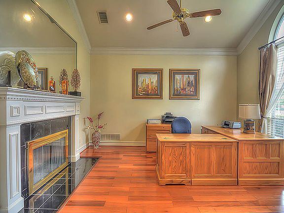 4th image of 2708 Redfield Dr