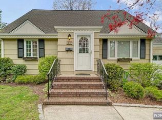 185 Irvington Rd, Teaneck, NJ 07666