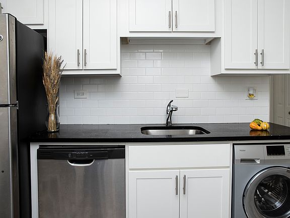 4th image of 1415 W Hutchinson St APT 3