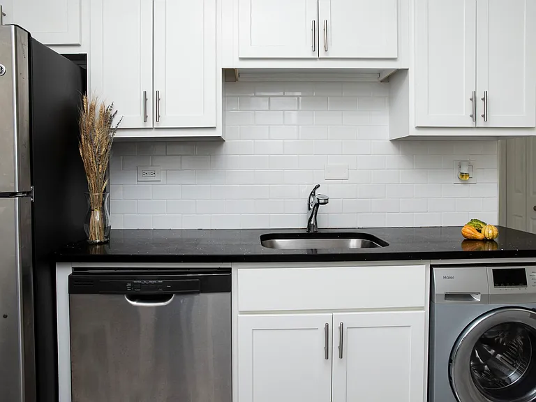 1415 W Hutchinson St #3 — Photo 4