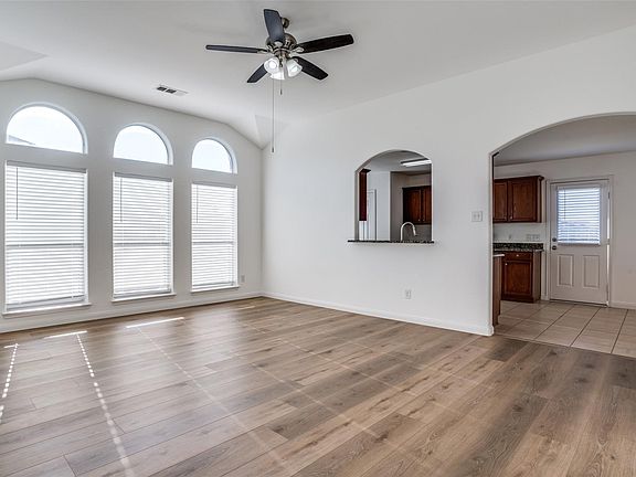 4th image of 317 Meadow View Ln