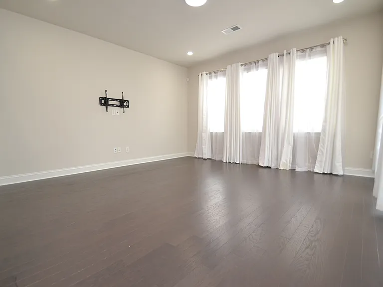 820 Grafton Peak Ln — Photo 4