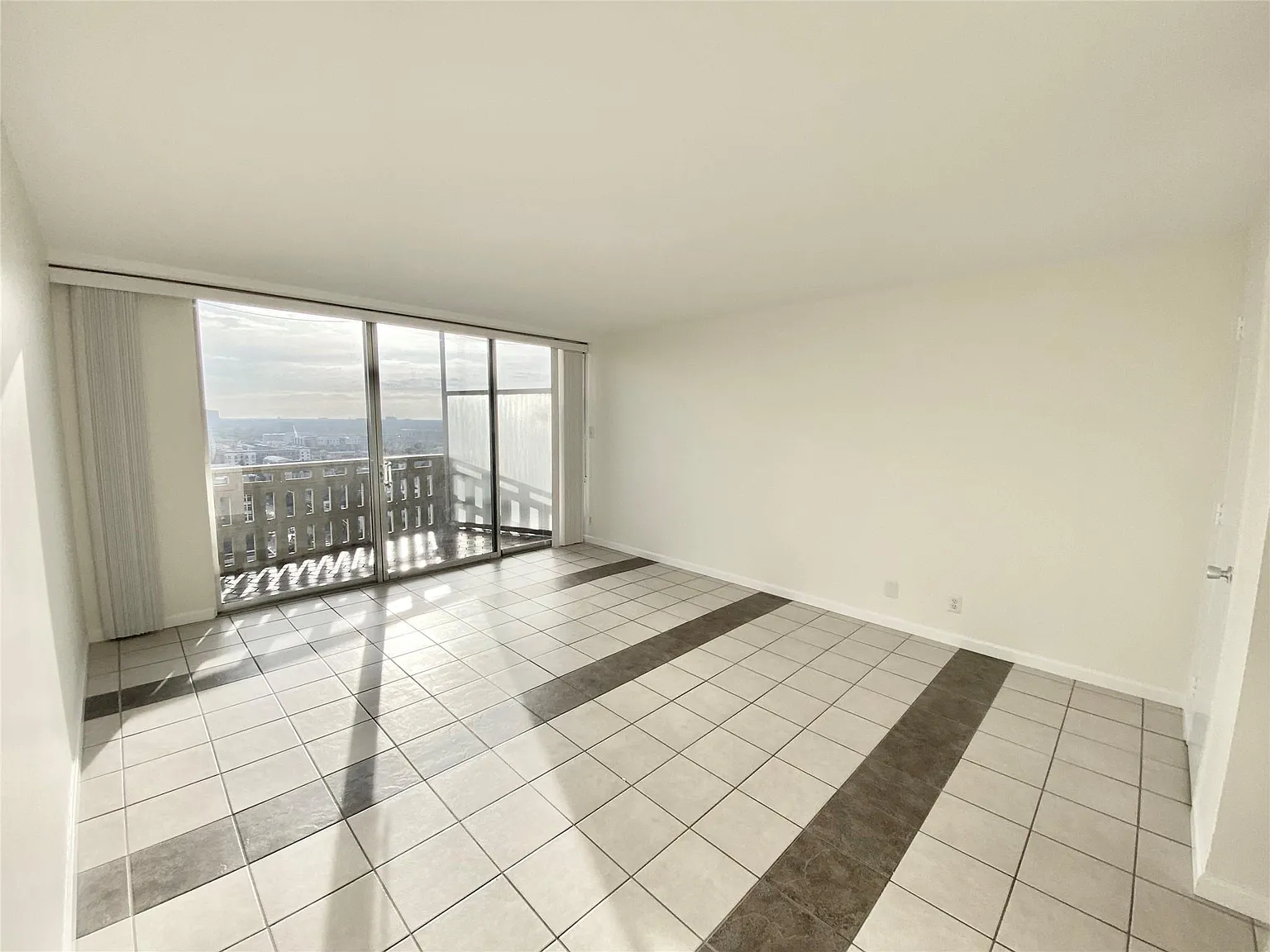 Studio, 1.0 bath, 436 sqft, $1,195 — Photo 2