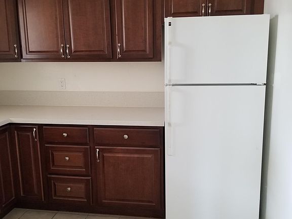 3rd image of 937 W Colorado Blvd APT B