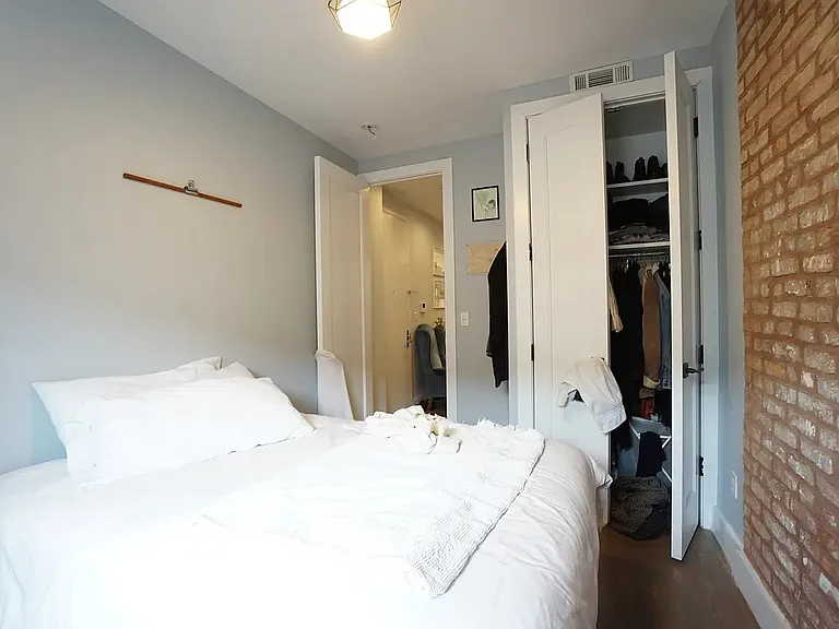 1684 Gates Ave #3L — Photo 8