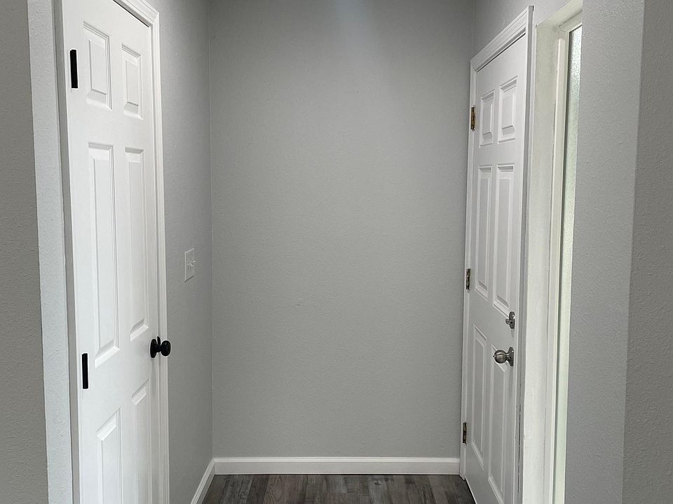 Entry way with coat closet