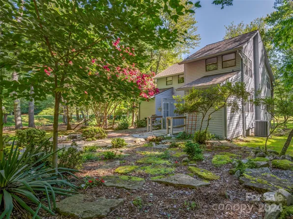 35 Lakeside Villas Dr, Brevard, NC 28712