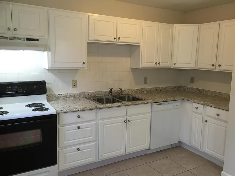59 Anderson Rd #6 — Photo 2