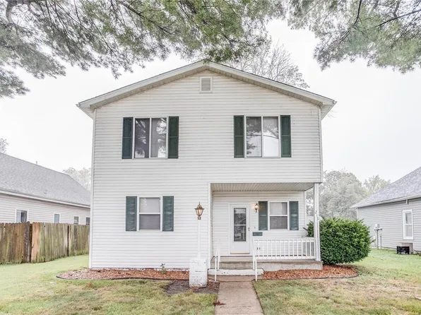 210 E Elm St, Gillespie, IL 62033