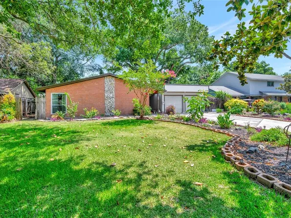 1410 Brookwood Court, Seabrook, TX 77586