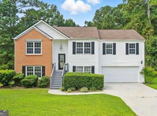 452 Crested View Dr, Loganville, GA 30052