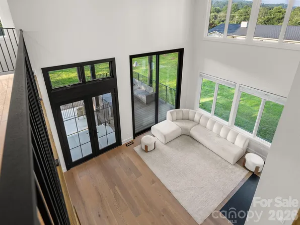 52 Klimovych Rd, Hendersonville, NC 28792