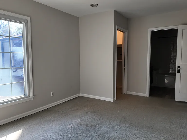 1251 E 31st Ct — Photo 27