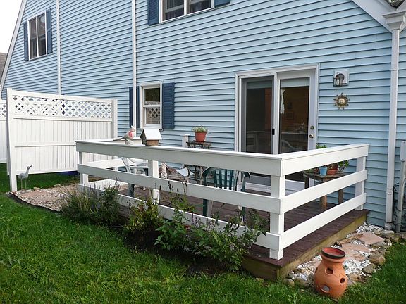 4th image of 1056 Chatham Ln W