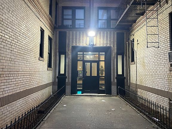 2nd image of 2876 Jerome Ave APT 7D