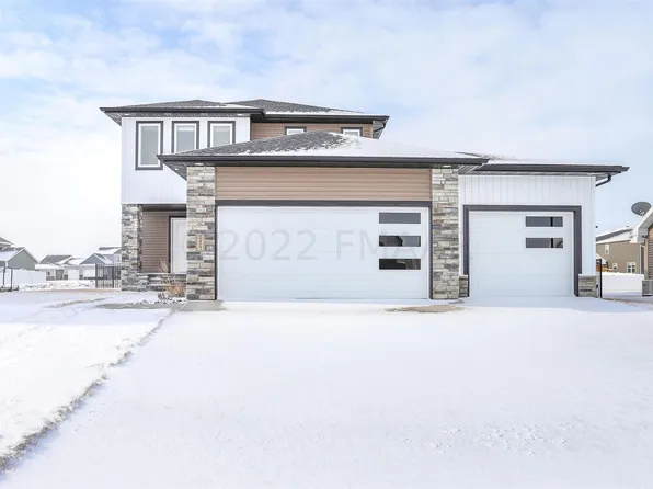 2427 Harbor Ln W, West Fargo, ND 58078
