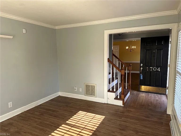 1704 Eagle Hill Dr — Photo 2