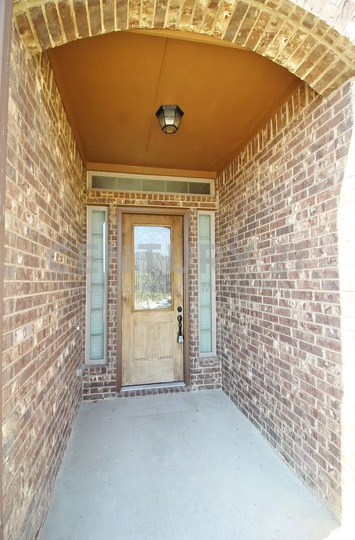 Stunning 2-Story 4/3.5/2 For Rent in Forney! — Photo 2