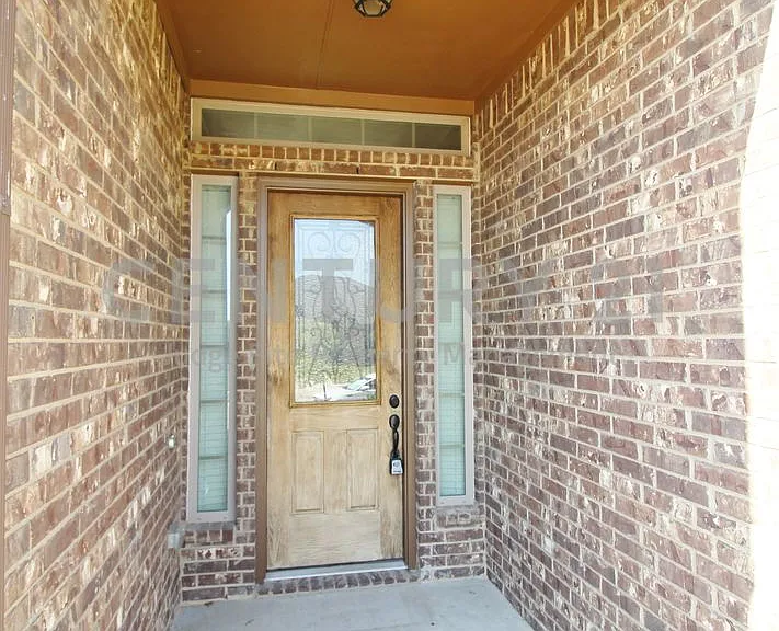 505 Clemson Ln — Photo 2