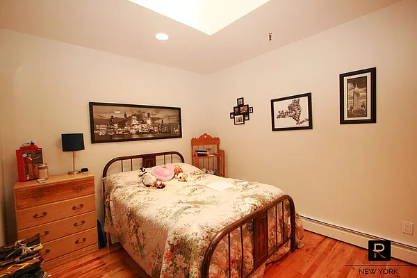 Rented by R New York | media 33