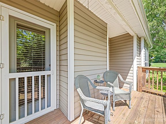 5th image of 280 Castle Creek Dr
