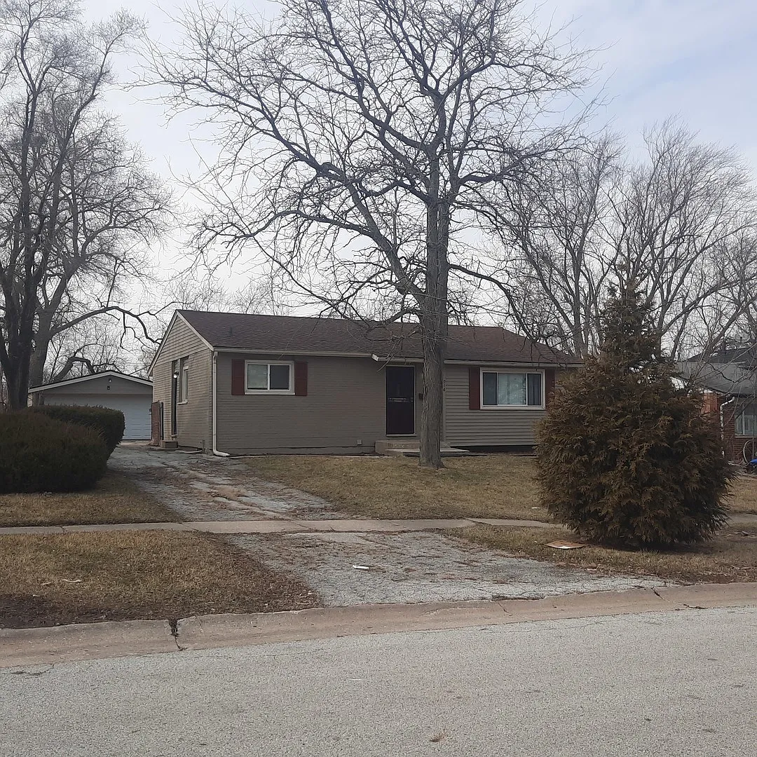 916 Union Dr photo 1
