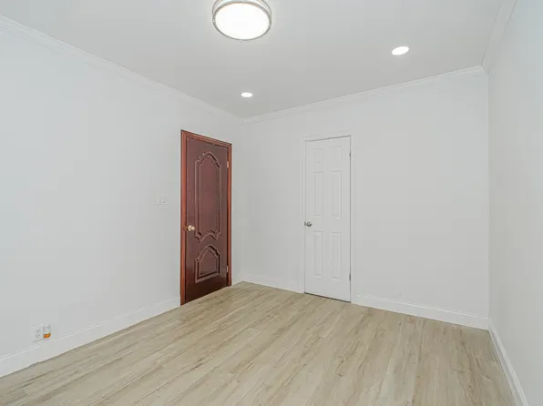 582 Bay Ridge Avenue image 23 of 41