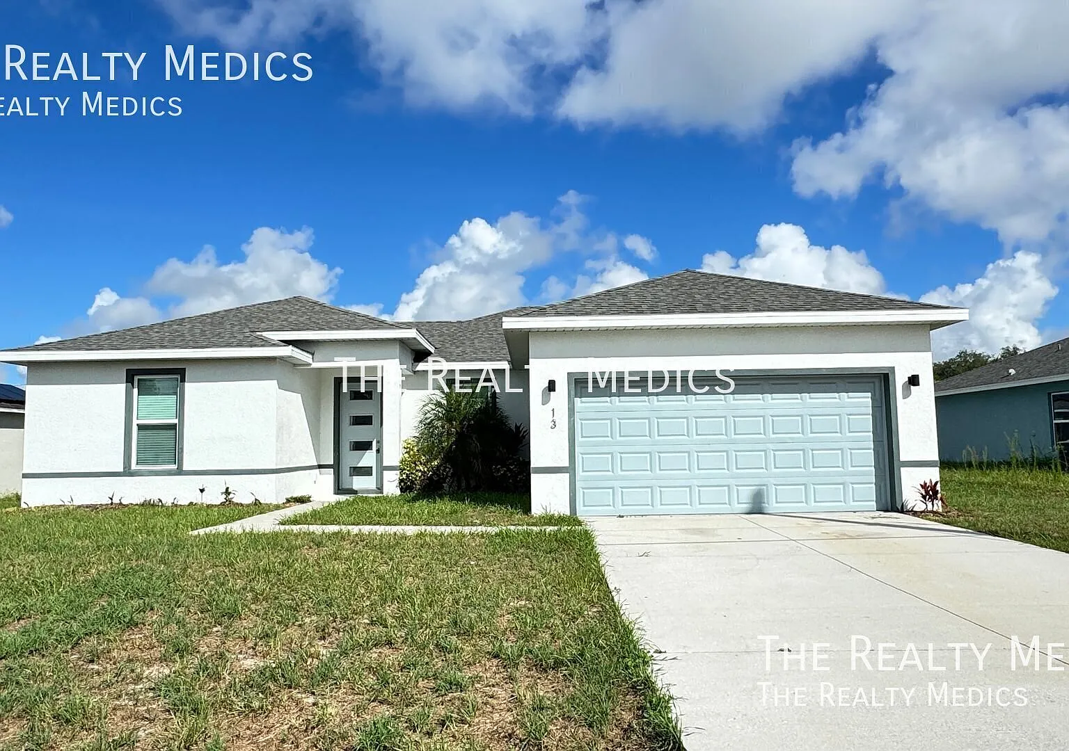 Beautiful 4Bedroom Home in Poinciana Internet & Cable Included! — Photo 1