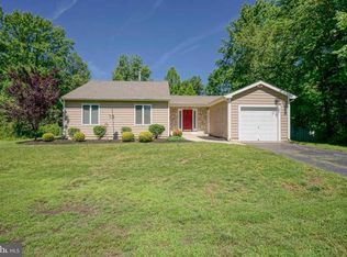 5 Hampton Pl, Sicklerville, NJ 08081
