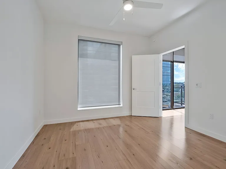 1212 Demonbreun St #1002 — Photo 14