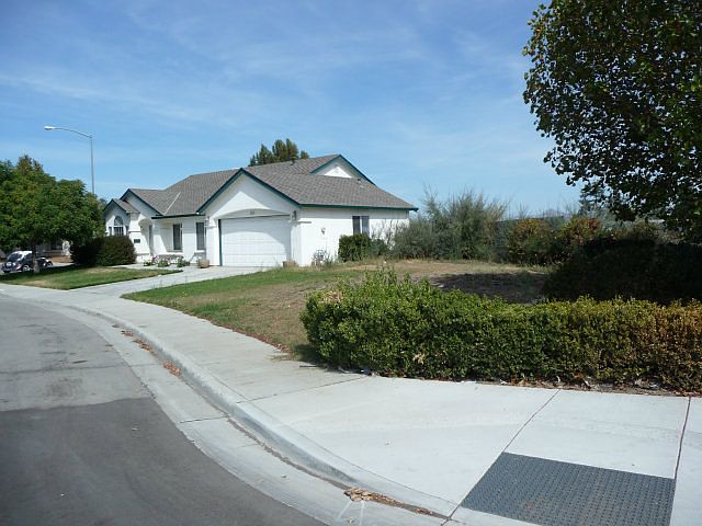 1st image of 141 Amber Ct