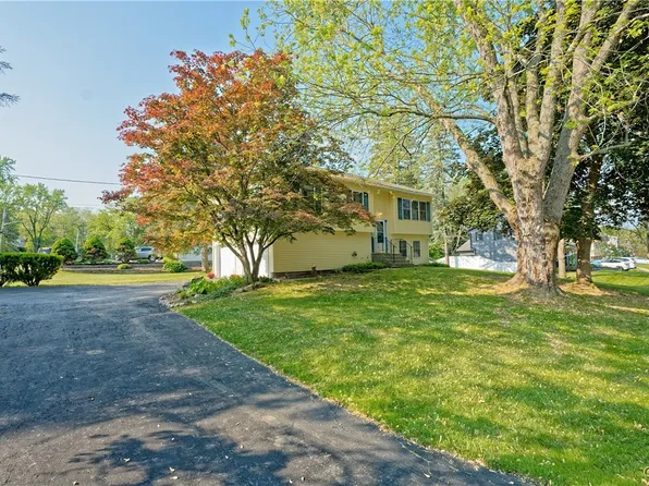 12 Sparrowbush Rd S, Latham, NY 12110