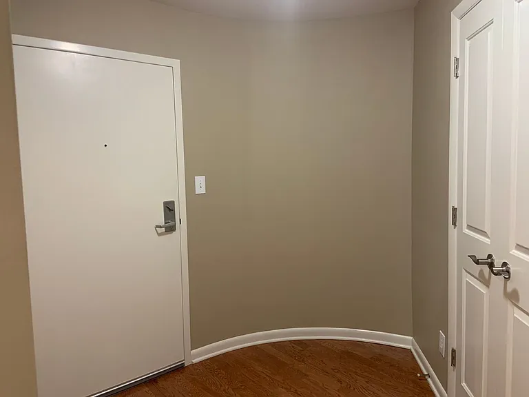 605 W Market St #416 — Photo 5