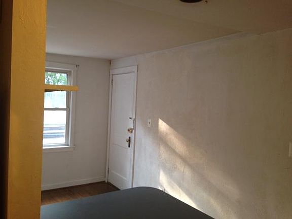 3rd image of 7 College Ave Floor 1