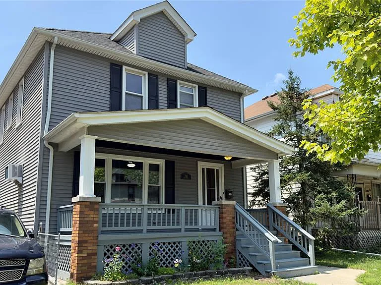 130 Elm St — Photo 3