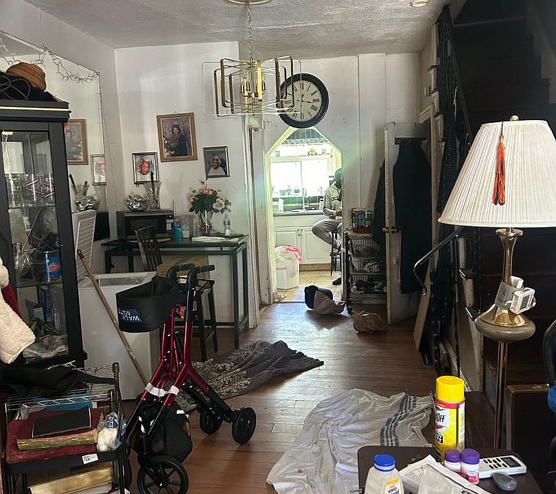 2nd image of 845 N Holly St