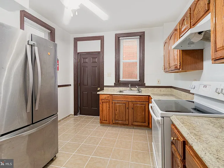 1353 Howard St — Photo 14