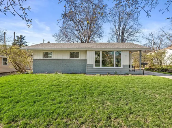 426 Debbie DRIVE, Waukesha, WI 53189