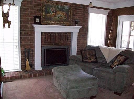 5th image of 1755 Greenbriar Dr