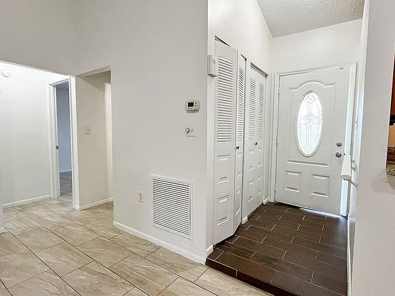 10 York Ct — Photo 5