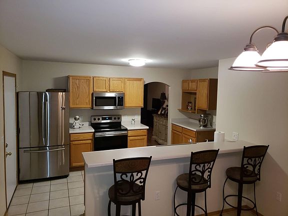 Kitchen with breakfast bar
