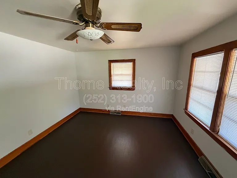 1425 Hargrove St — Photo 3