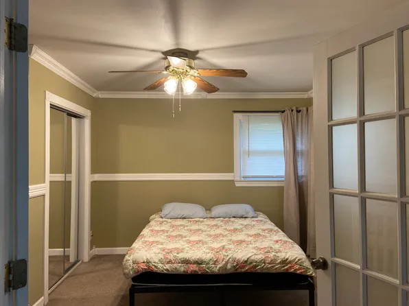 4113 W Crystal Lake Rd, McHenry, IL 60050