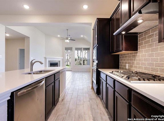 4th image of 2964 Warwick Park