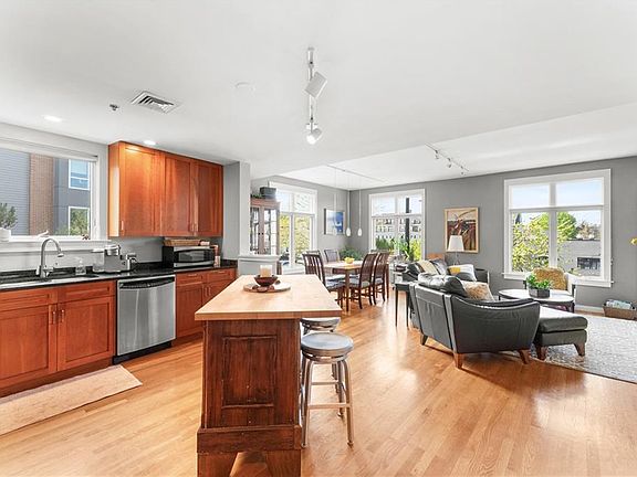 5th image of 1268 Westminster St