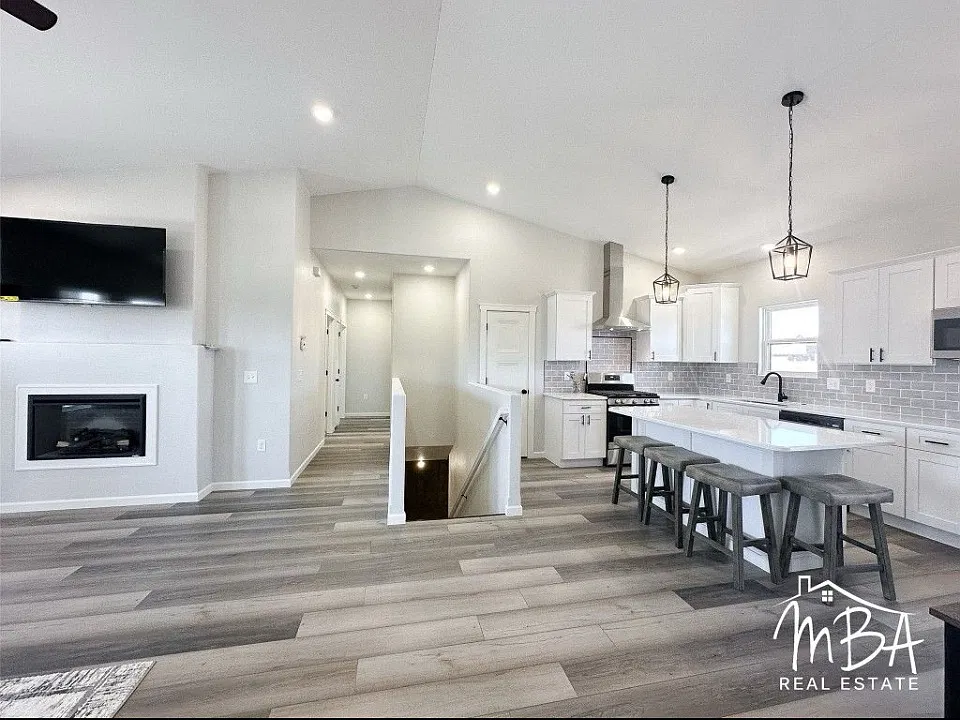 2148 Glenwood Dr — Photo 4