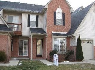 17125 Higdon Dr, Brownstown, MI 48193