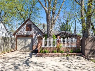 1024 Voorheis Rd, Waterford, MI 48328