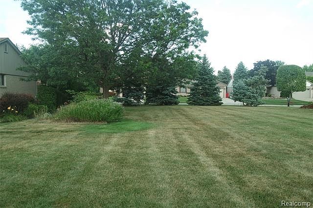 2nd image of 47437 Stephanie Dr